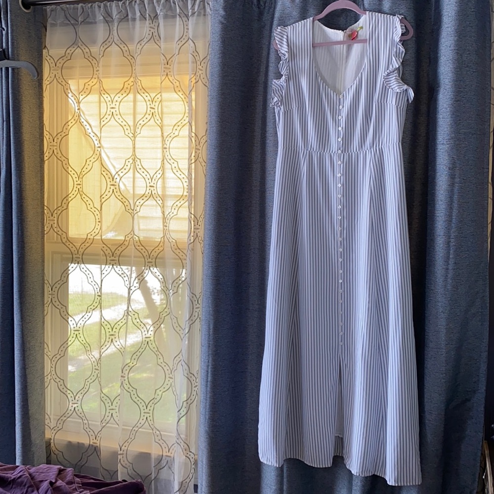 🎉EUC- Striped Maxi Dress By Gianni Bini